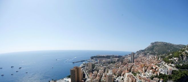 Pour la premiere fois, la Principaute de Monaco, reputee pour le serieux de sa police, est eclaboussee par un scandale de residence fictive monnayee sous le manteau par des retraites de la surete publique