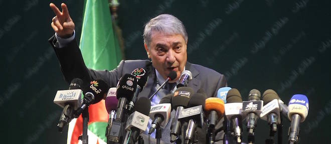 Ali Benflis, ex-Premier ministre de Bouteflika de 2000 a 2003, lors de son discours au premier congres de son parti Talaie El Hurriyet le 13 juin 2015.