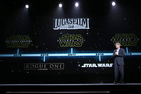 Le président de Walt Disney, Alan Horn, présente le programme de Lucasfilm à la D23 Expo de 2015, en Californie.  ©Jesse Grant