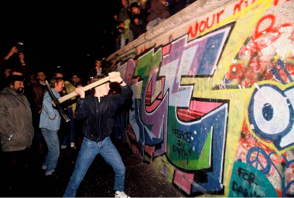 1989 / chute du Mur de Berlin © SIPA / WALLIS/SIPA DR