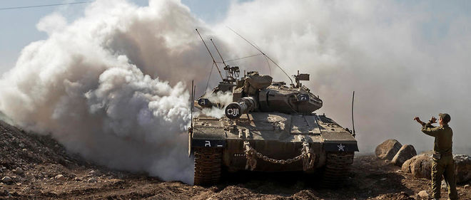 Un soldat israelien dirige un tank Merkava pres de la frontiere syrienne, sur le plateau annexe du Golan, le 28 novembre 2016 (photo d'illustration).