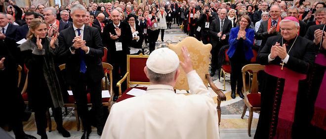 Laurent Wauquiez devant le pape, le 30 novembre 2016 a Rome.