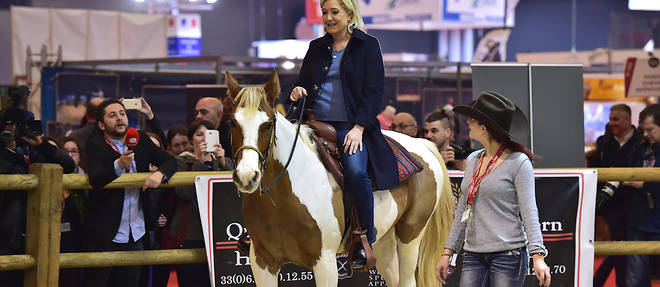 Marine Le Pen au Salon du cheval, le 2 decembre 2016.
 
 