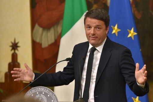 Le Premier ministre italien Matteo Renzi annonce sa demission apres la victoire du "non" au referendum, le 4 decembre 2016 a Rome