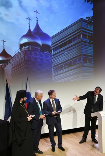 Le ministre russe de la Culture Vladimir Medniski (2e d) lors de l'inauguration d'un centre orthodoxe russe à Paris, le 19 octobre 2016 © Eric FEFERBERG AFP/Archives