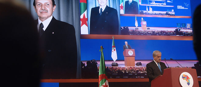 Le Premier ministre algerien Abdelmalek Sellal lors de son discours d'ouverture du Forum africain d'investissements et d'affaires le 3 decembre 2016.