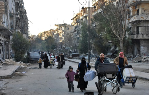 Des civils quittent Alep, en Syrie, le 7 décembre 2016 © GEORGE OURFALIAN AFP