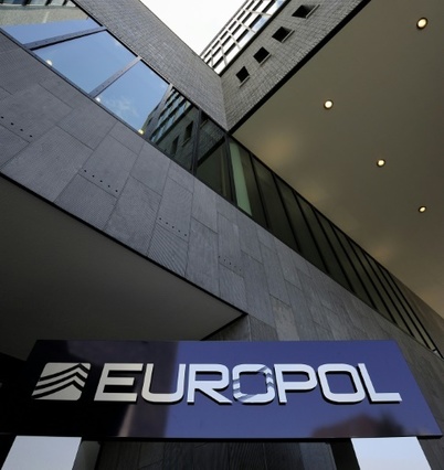 L'Office europeen de police (Europol), a lance en janvier le site www.eumostwanted.eu afin d'obtenir tous renseignements dans la traque, par les polices des Etats membres de l'Union europeenne (UE), des hommes les plus recherches. 