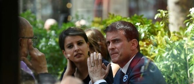 Manuel Valls (d) et Najat Vallaud-Belkacem, le 8 mai 2016 a Paris