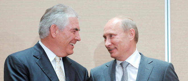 Rex Tillerson a recu en 2012 des mains de Vladimir Poutine la decoration de l'ordre de l'Amitie.