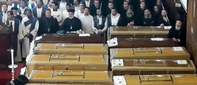 Funerailles des victimes de l'attentat qui a fait 25 morts dans l'eglise Saint-Pierre et Saint-Paul du Caire, le 12 decembre 2016