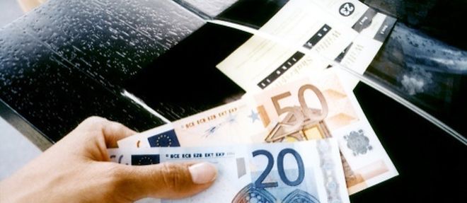 Proces: deux anciens salaries de la Banque de France expriment a la barre, le "bien-etre" eprouve en volant des billets usages
