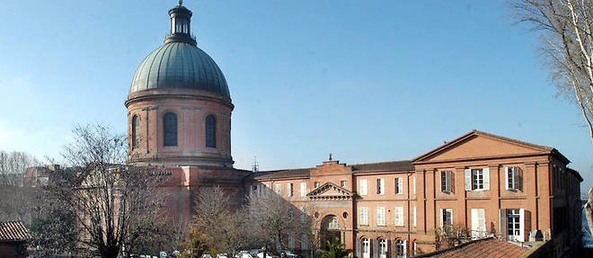 L'hopital de La Grave en 2005 a Toulouse. Moudenc le reve en musee d'histoire de la ville...