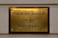 La Cour de justice de la République (CJR). Celle-ci est une juridiction spéciale, composée de douze parlementaires (six députés et six sénateurs) et de trois magistrats professionnels.
