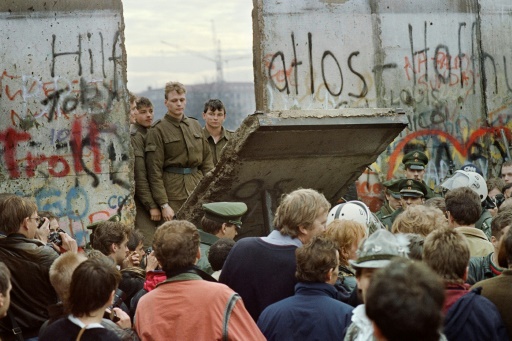 Démolition du mur de Berlin, le 11 novembre 1989 © GERARD MALIE AFP/Archives