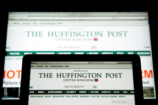 Photo d'archives datant du 15 décembre 2011 d'écrans présentant le portail d'information The Huffington Post à Paris © LIONEL BONAVENTURE AFP