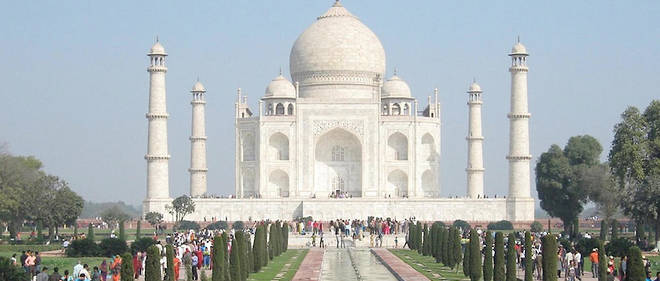 Classe au patrimoine mondial de l'Unesco depuis 1983, le Taj Mahal attire entre 2 et 4 millions de visiteurs selon les annees.