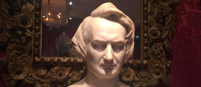 Le buste de Victor Hugo expose dans le musee "Maisons de Victor Hugo", place des Vosges a Paris. Revivez dans les conditions du direct notre visite privee avec ce nouveau numero de "Culture on Live".