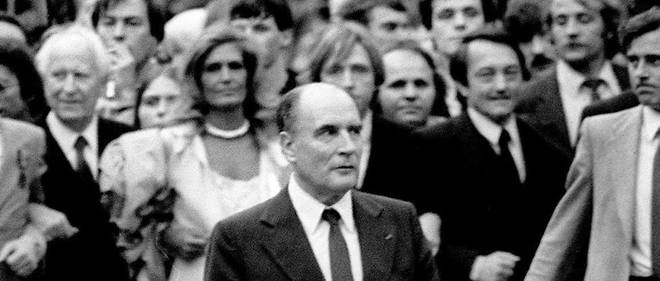 Le 2 mai 1981, Dalida est au premier rang des fideles, en robe fuchsia, lors de la fameuse ceremonie du Pantheon, en compagnie des vieux compagnons de route de Francois Mitterrand.