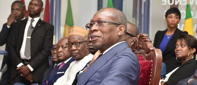 Le president beninois Patrice Talon lors de sa visite a la Bourse regionale des valeurs mobilieres (BRVM) a Abidjan, le 11 janvier 2017. La chose economique preoccupe au premier chef l'homme politique Patrice Talon.