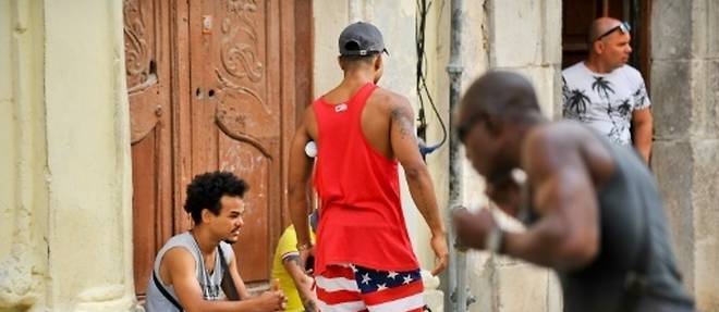 Un Cubain porte un short aux couleurs du drapeau americain, le 9 novembre 2016 a La Havane
