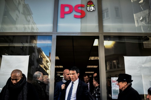 Manuel Valls à la rencotre des militants socialistes de Villeurbanne, le 17 janvier 2017 © JEFF PACHOUD AFP