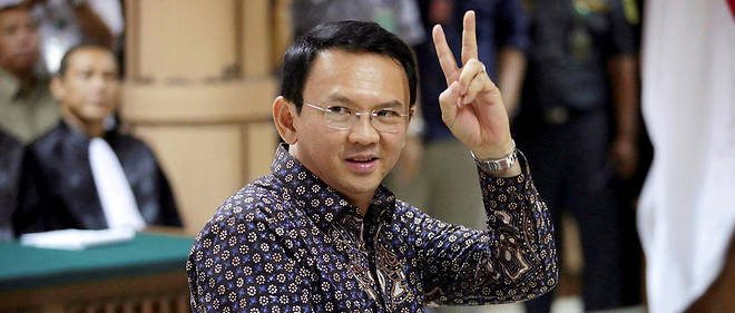 Proces. Le 27 decembre 2016, le gouverneur de Jakarta, Basuki Tjahaja Purnama, alias Ahok, est convoque dans un tribunal de Jakarta, qui confirme qu'un proces pour blaspheme aura bien lieu a son encontre. 