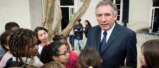 Francois Bayrou en visite aupres de l'orchestre El Camino qui accueille 130 enfants des ecoles de Pau, du CE2 au CM2.