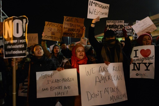 Manifestation à l'aéroport international JFK de New York contre le décret anti-immigration à l'encontre 7 pays musulmans, le 28 janvier 2017 © STEPHANIE KEITH GETTY IMAGES NORTH AMERICA/AFP