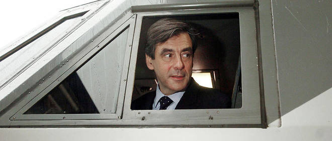Le 9 juin 2007, le Premier ministre Francois Fillon est a bord du trajet inaugural du TGV Est entre Paris et Strasbourg, mais il ne prendra le train que brievement. Entre Paris et Metz, il a prefere... le Falcon. 