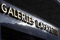 Les Galeries Lafayette s'excusent apr&egrave;s un incident avec une malade du cancer