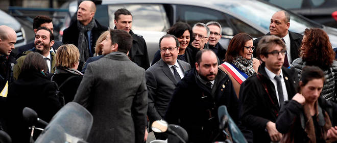 Francois Hollande s'est rendu a Aubervilliers avec la ministre du Travail Myriam El Khomri pour presenter la "Garantie jeunes", un dispostitif prevu par la loi travail.