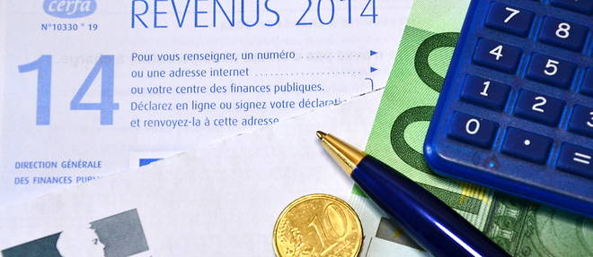 FRANCE, Marseille : This photo taken on May 21, 2015 in Marseille shows a tax return.  French Agriculture minister and Government spokesperson Stephane Le Foll announces that the government thinks about tax deducted at source income tax, on May 20, 2015.  - CITIZENSIDE/GERARD BOTTINO