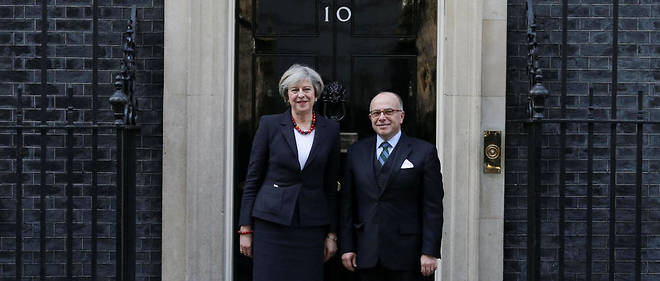 Theresa May a accueilli Bernard Cazeneuve.