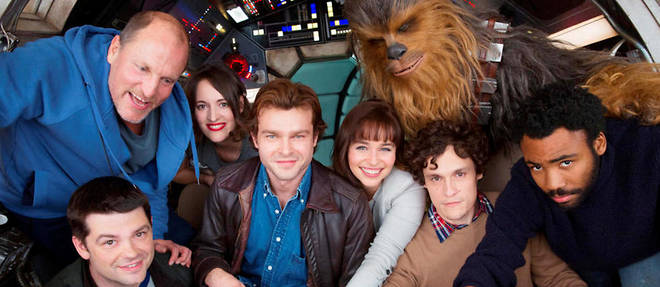 Les acteurs principaux et les deux realisateurs du prochain film spin-off de la saga Star Wars, centre sur le personnage de Han Solo.