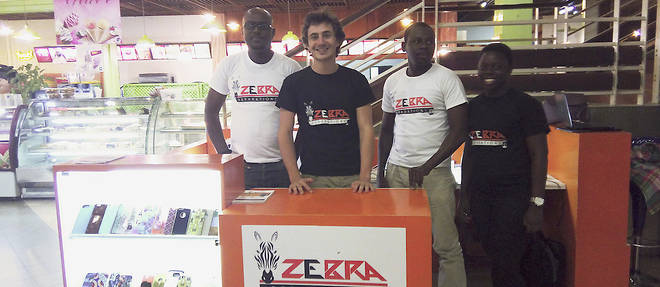 



Inspire. Aime de La Villejegu (au centre) a fonde Zebra, une societe rentable des le premier mois, qui propose de reparer les mobiles. 




 