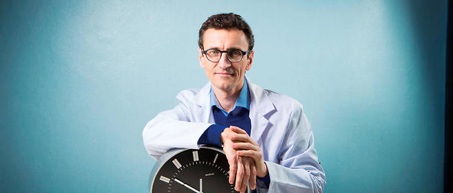 Claude Gronfier, neurobiologiste, specialiste des rythmes biologiques et du sommeil a l'Institut cellule souche et cerveau de l'Inserm (U1208) a Bron-Lyon.