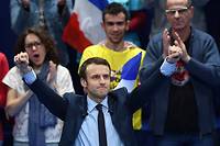 Emmanuel Macron en meeting à Toulon le 18 février. L'ancien ministre de l'Économie donne l’impression de vouloir à la fois complaire à Bruxelles et faire plaisir à tout le monde à Paris.