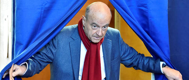 Alain Juppe vote lors du second tour de la primaire de la droite le 27 novembre.