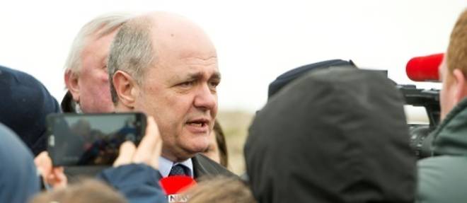 Le ministre de l'Interieur Bruno Le Roux le 1er mars 2017 a Calais 
