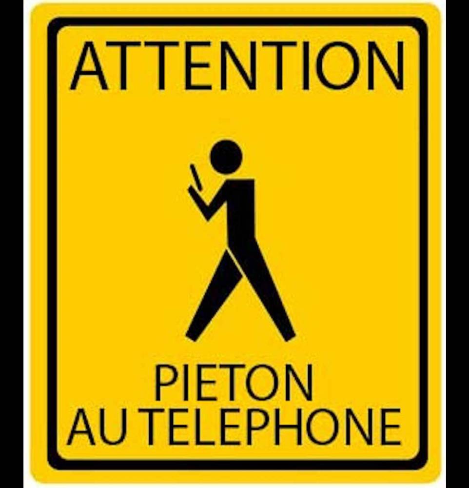 Danger piéton au téléphone! ©  DR