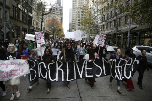 Une marche du mouvement "Black Lives Matter" contre les discriminations à l'encontre des Afro-Américains, dans les rues de Seattle, le 14 novembre 2016 © Jason Redmond AFP/Archives