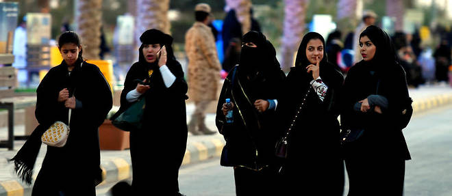 En Arabie saoudite, les femmes, qui restent infeodees a un tuteur masculin, ont su profiter des turbulences economiques pour s'affirmer professionnellement.