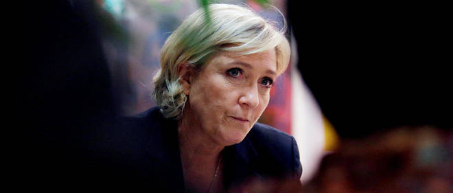 Marine Le Pen estime que l'enquete menee sur les emplois d'assistants du FN au Parlement europeen est une "operation politique".