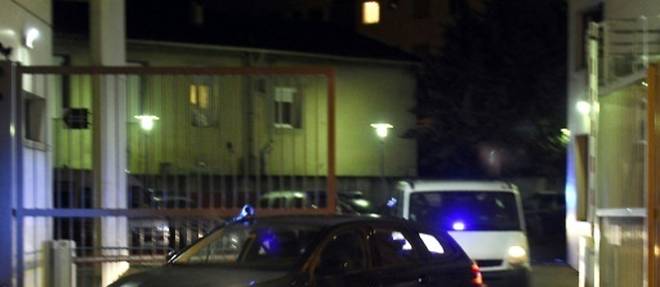 Un convoi de police a la sortie de l'hotel de police ou quatre suspects d'un projet d'attentat, sont entendus, le 11 fevrier 2017 a Montpellier