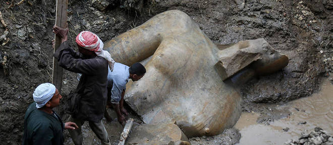 Cette statue en quartz exhumee pres du Caire serait celle de Ramses II.
