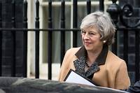 La Première ministre britannique Theresa May quitte le 10 Downing Street à Londres pour intervenir devant le Parlement, le 14 mars 2017 ©Daniel LEAL-OLIVAS