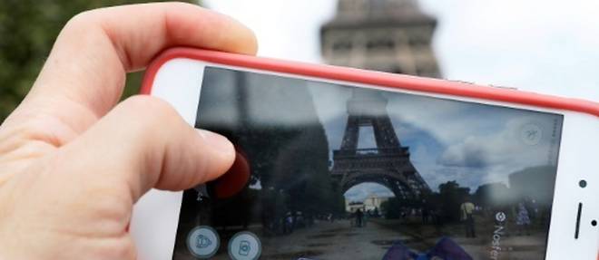 Le jeu Pokemon Go sur l'écran d'un smartphone, le 26 juillet 2016 à Paris ©Thomas SAMSON