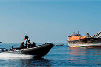 En janvier 2014, une unite francaise de l'Eunavfor, la force navale europeenne chargee de lutter contre les pirates en mer Rouge, participe a une operation contre un boutre suspecte. (C)HO