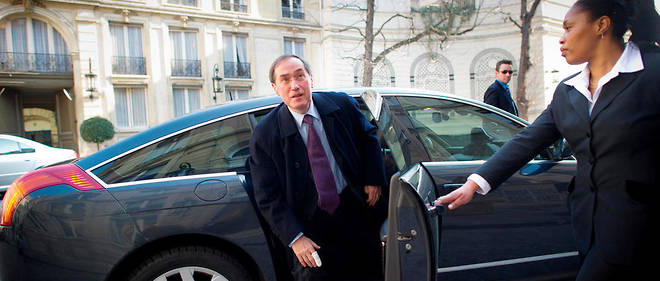 Claude Gueant est l'un des dix-huit anciens ministres de l'Interieur encore en vie, et peut donc profiter a vie d'une voiture avec chauffeur.